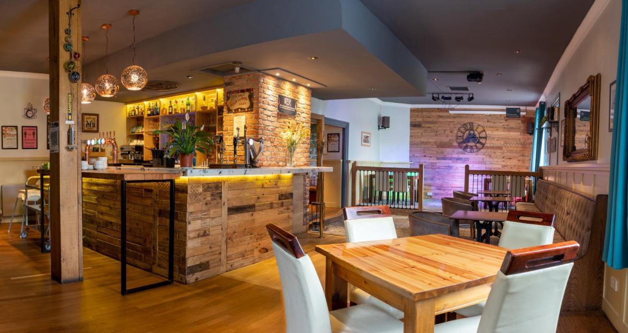 The Walnut Tree Inn Blisworth Dış mekan fotoğraf