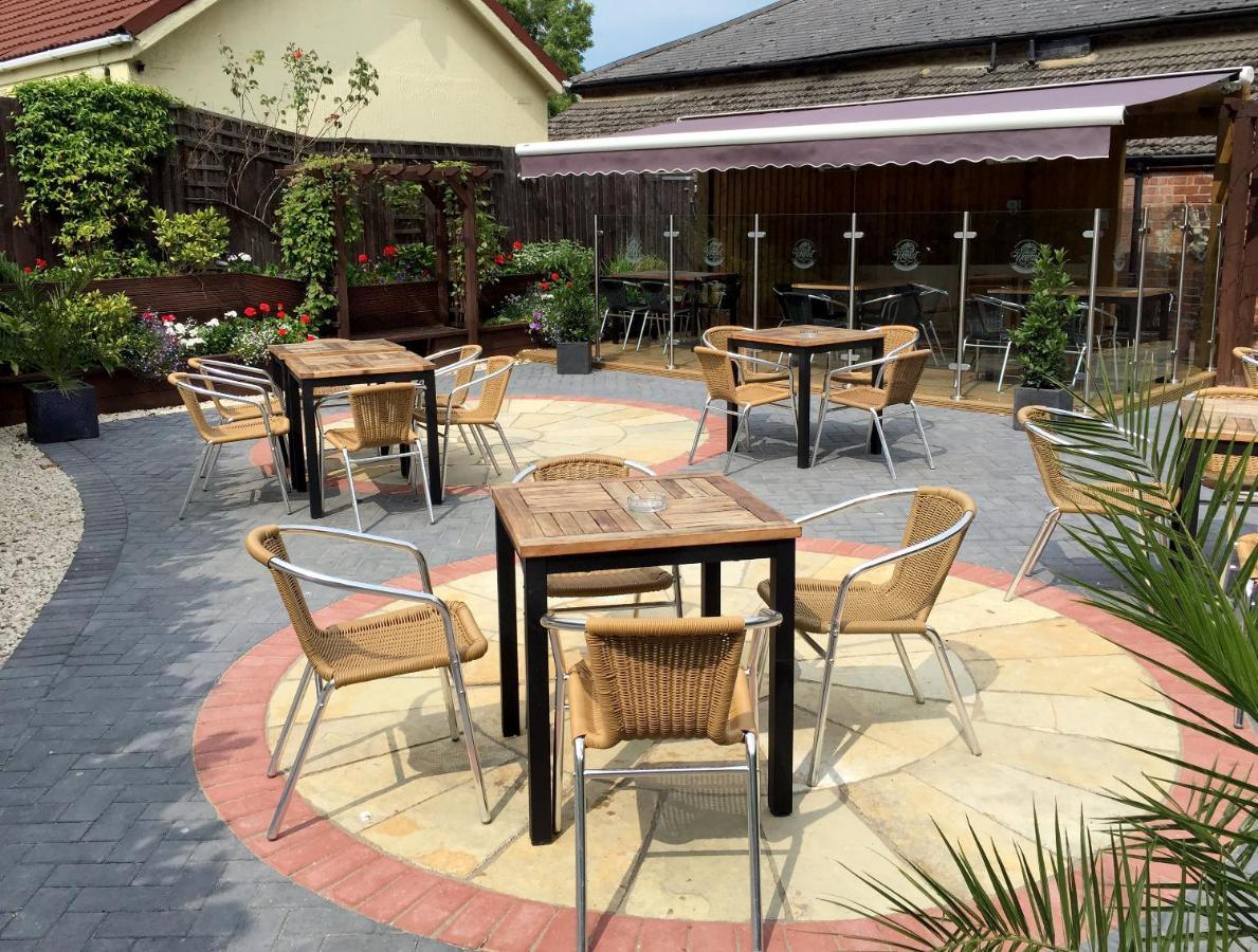 The Walnut Tree Inn Blisworth Dış mekan fotoğraf