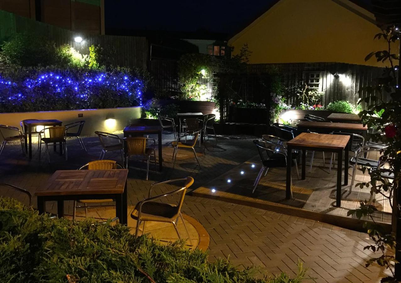 The Walnut Tree Inn Blisworth Dış mekan fotoğraf